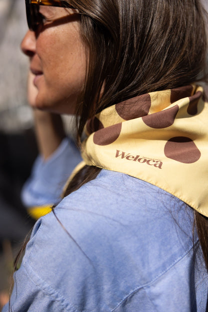Bandana Jaune à Pois Marrons — Chien & Humain