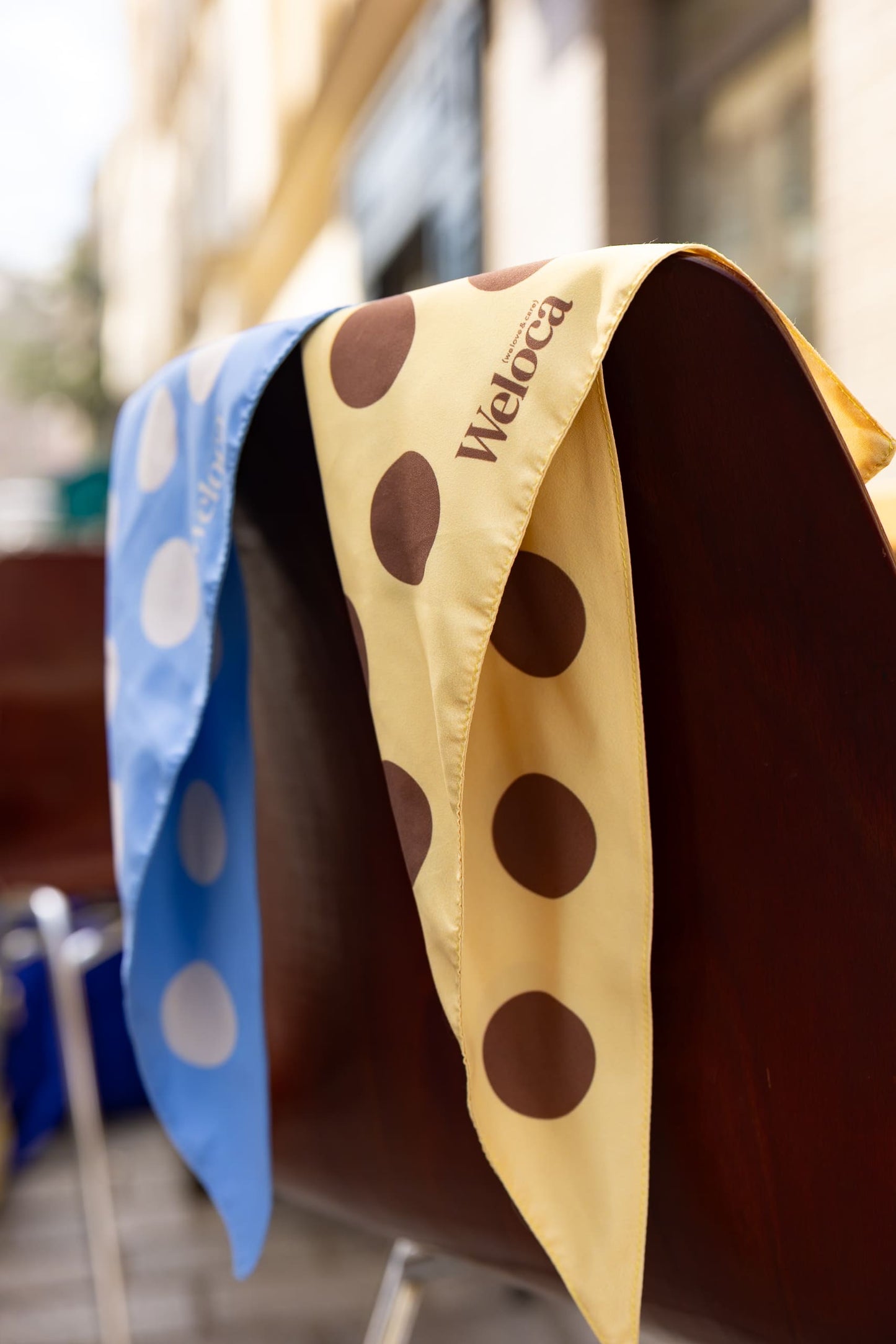 Bandana Jaune à Pois Marrons — Chien & Humain